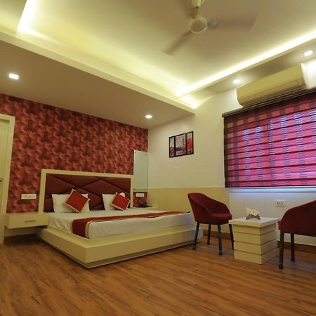 Hotel Sahib'S Red Carpet - The Family & Corporate Hotel Agra  Bagian luar foto