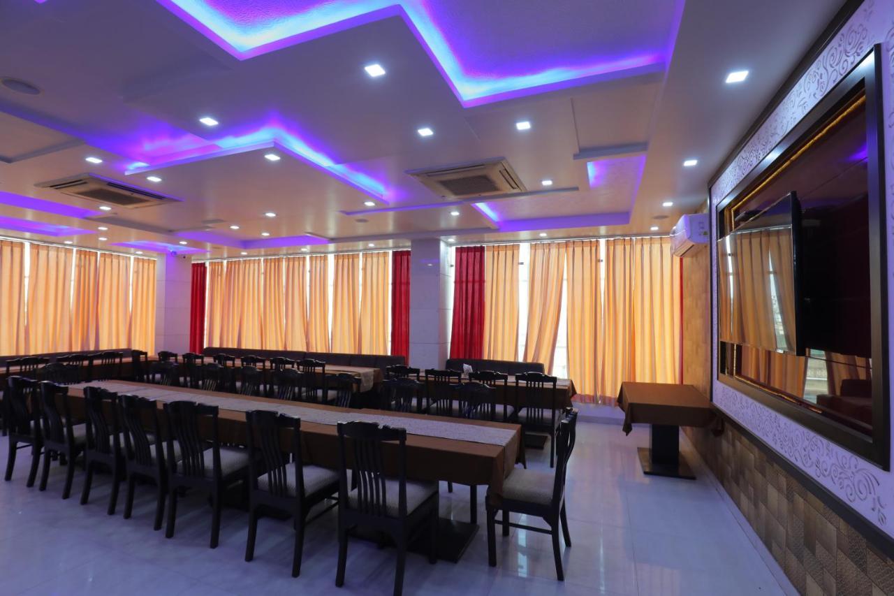 Hotel Sahib'S Red Carpet - The Family & Corporate Hotel Agra  Bagian luar foto
