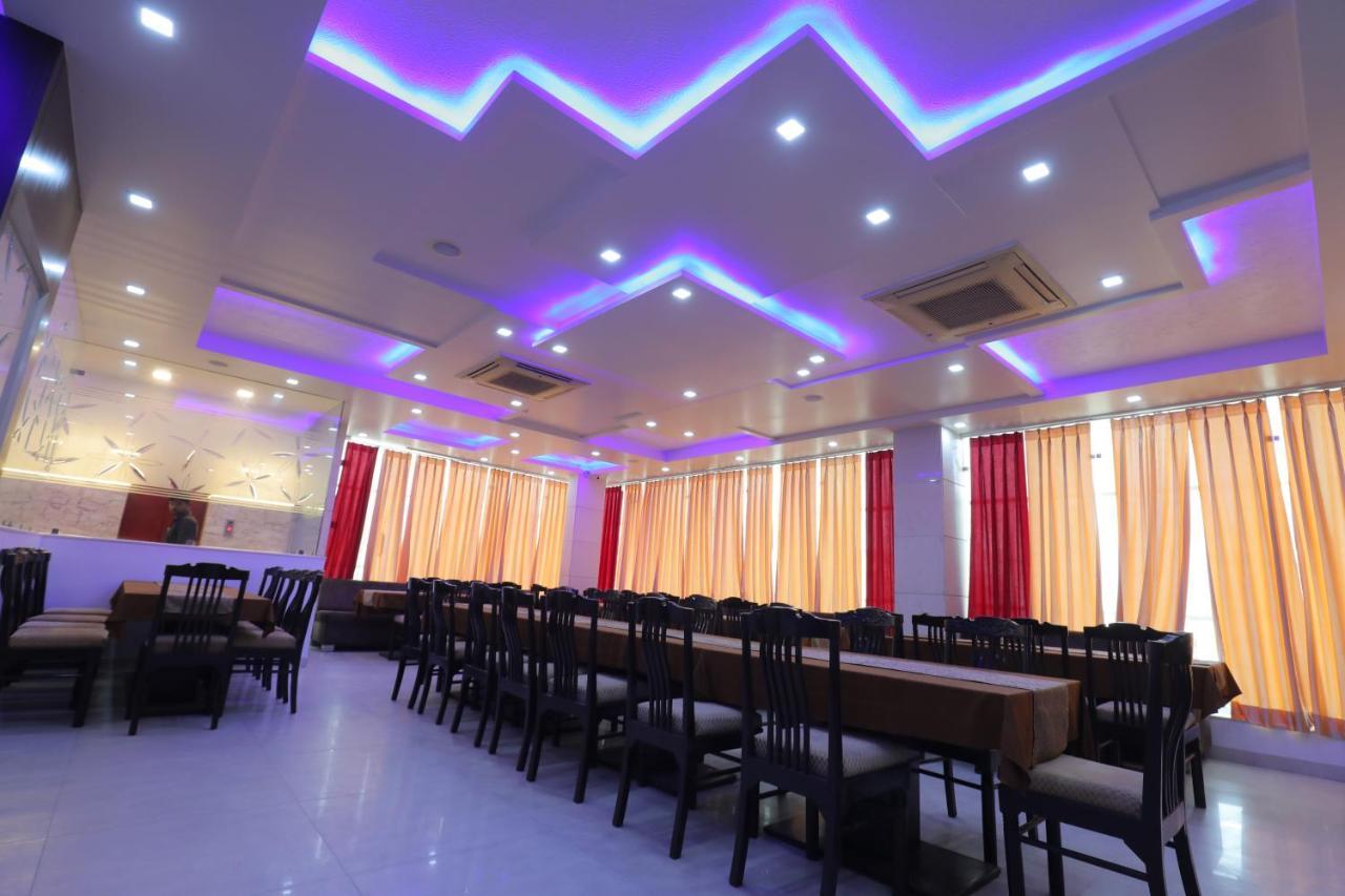 Hotel Sahib'S Red Carpet - The Family & Corporate Hotel Agra  Bagian luar foto