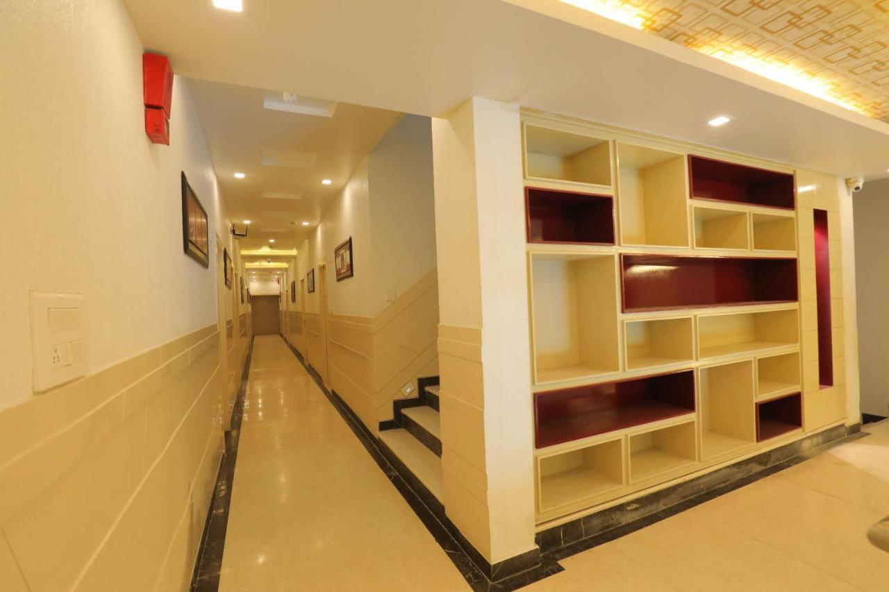 Hotel Sahib'S Red Carpet - The Family & Corporate Hotel Agra  Bagian luar foto