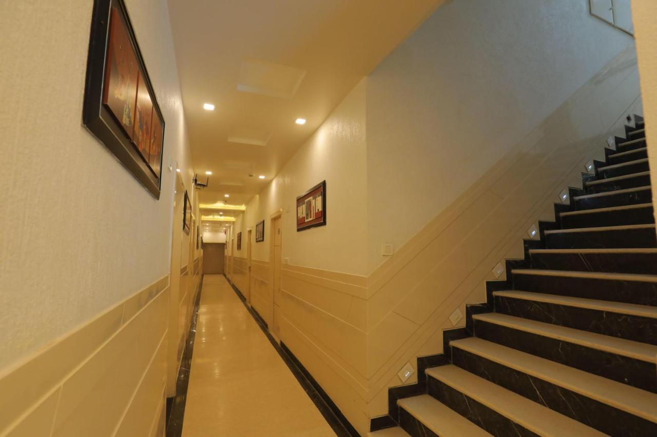 Hotel Sahib'S Red Carpet - The Family & Corporate Hotel Agra  Bagian luar foto