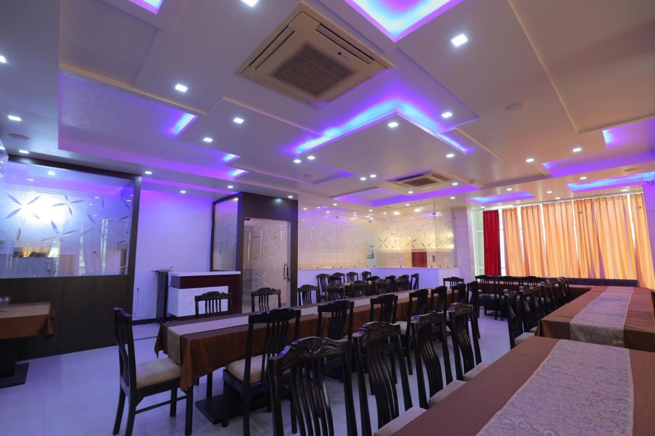 Hotel Sahib'S Red Carpet - The Family & Corporate Hotel Agra  Bagian luar foto