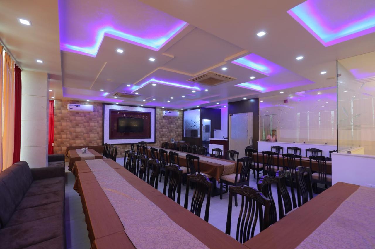 Hotel Sahib'S Red Carpet - The Family & Corporate Hotel Agra  Bagian luar foto