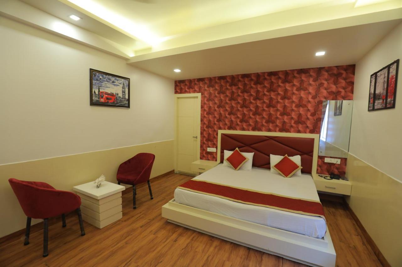 Hotel Sahib'S Red Carpet - The Family & Corporate Hotel Agra  Bagian luar foto